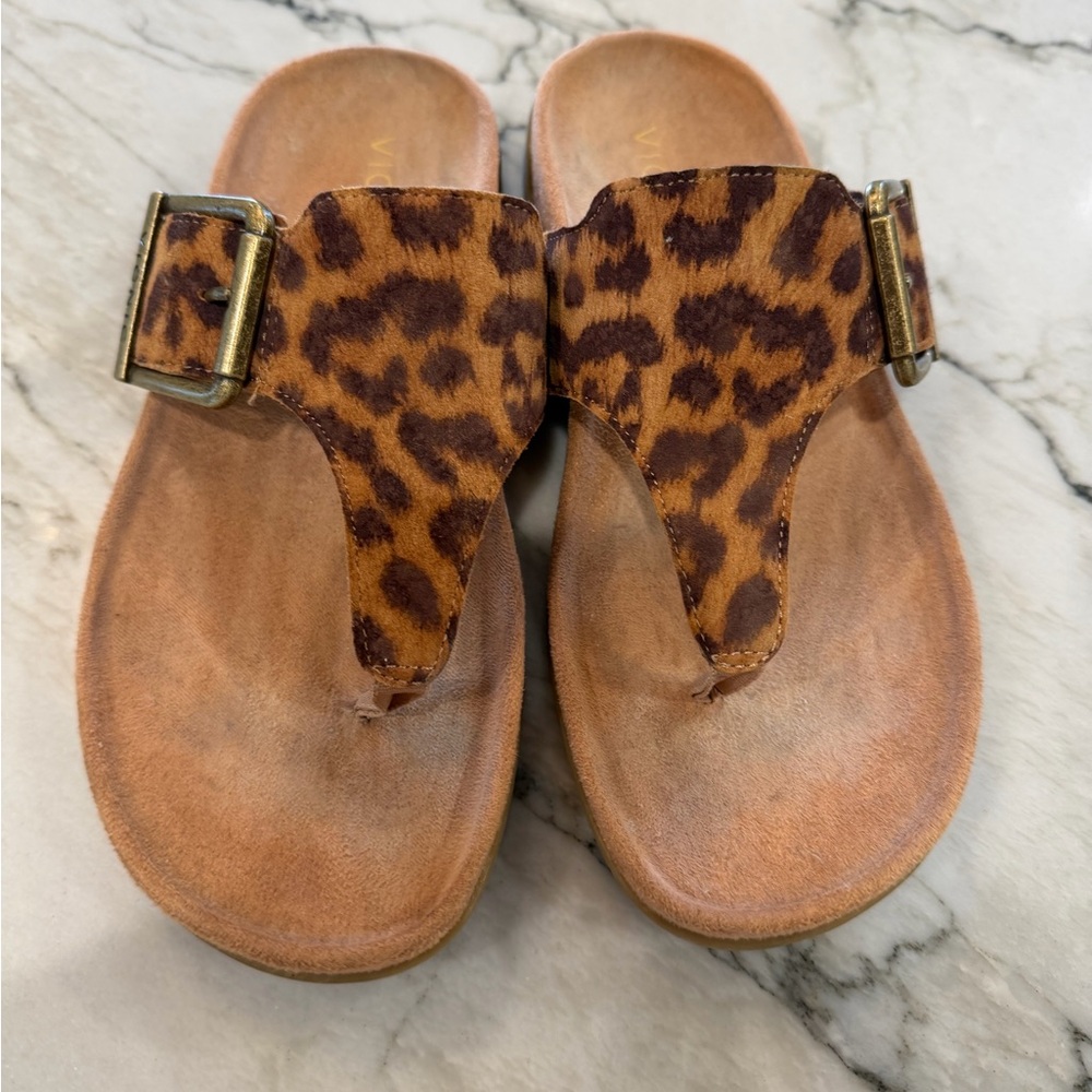 Vionic Emma Post Toe Sandal in size 7